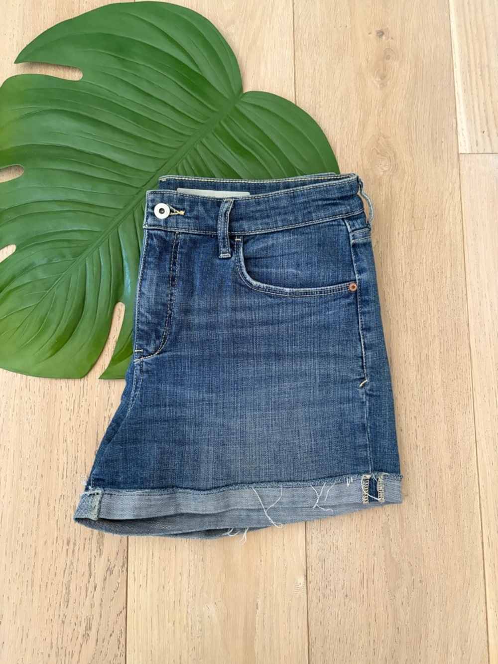 Anthropologie Pilcro Slim Boyfriend Denim Jean Shorts Size 31 Lightweight